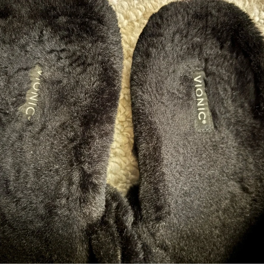 Vionic Women's Black Plush Slippers - Picture 2 of 5